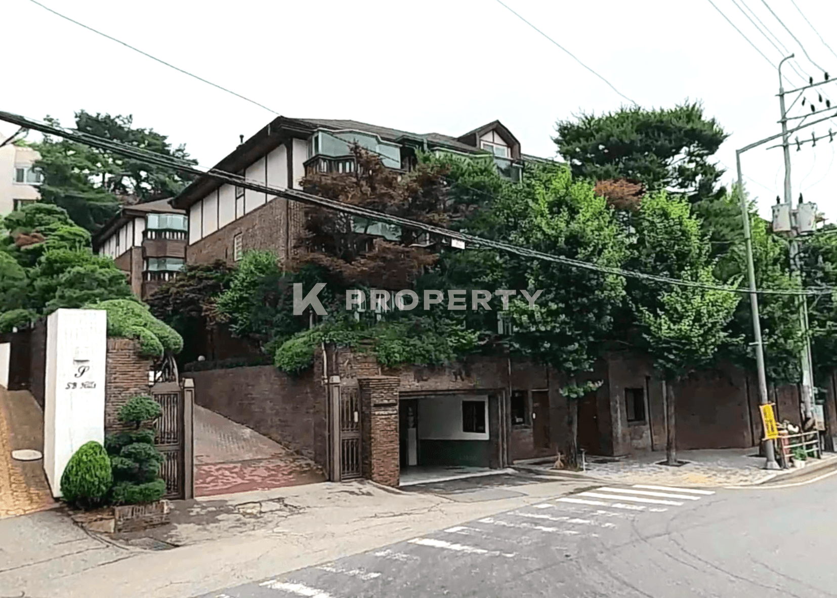 고요한 명품 주거지에 하복층 프라이빗 정원까지 갖춘하이엔드빌라