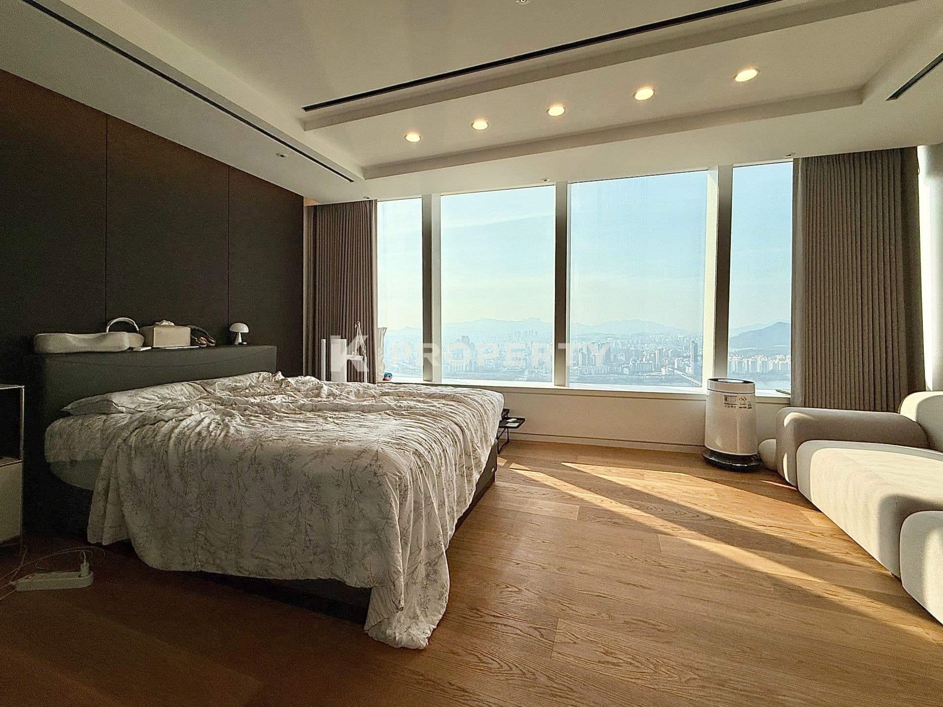 로얄 정북향 배치로 파노라마 스카이라인과 한강 조망 시그니엘 레지던스 100평형 2