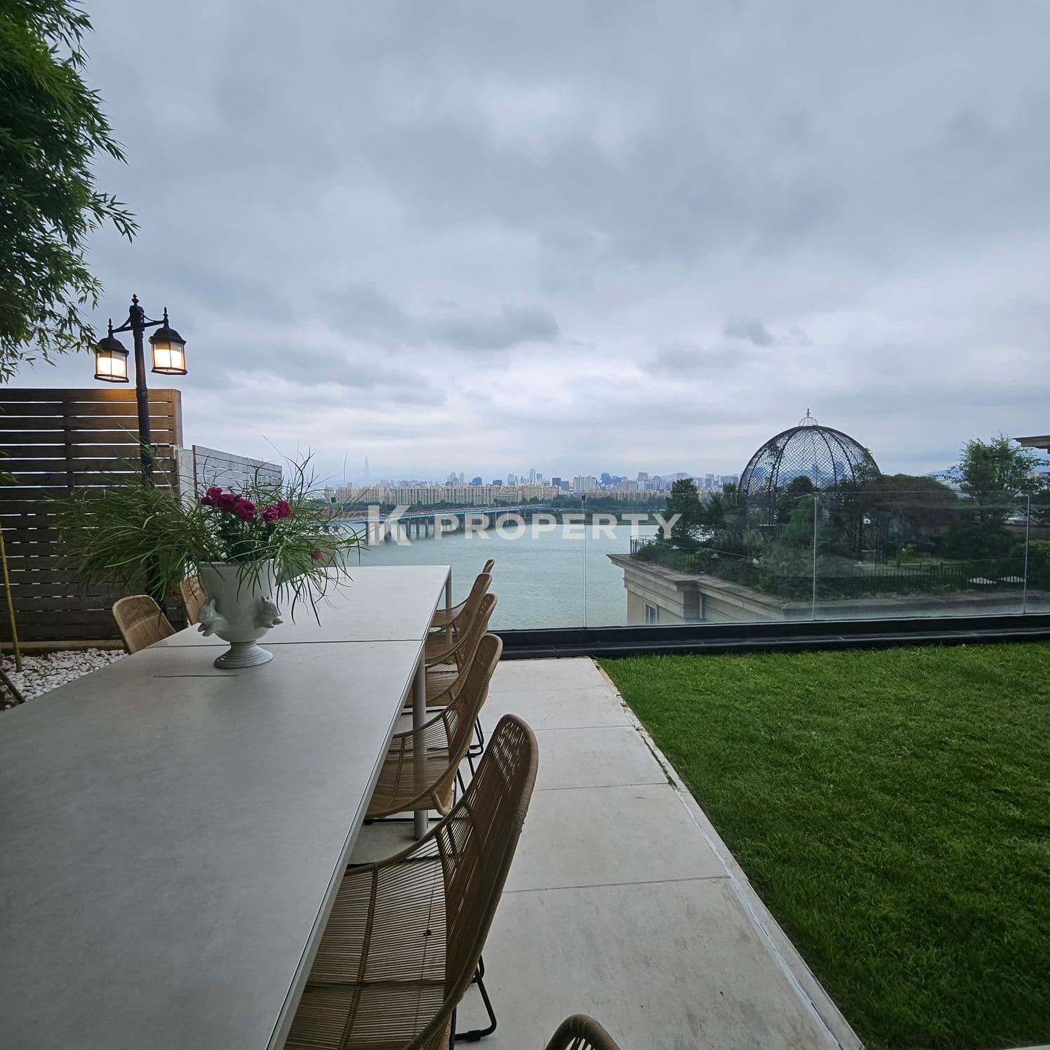 유엔빌리지 내 전층에서 한강뷰 / 수영장 / 엘리베이터