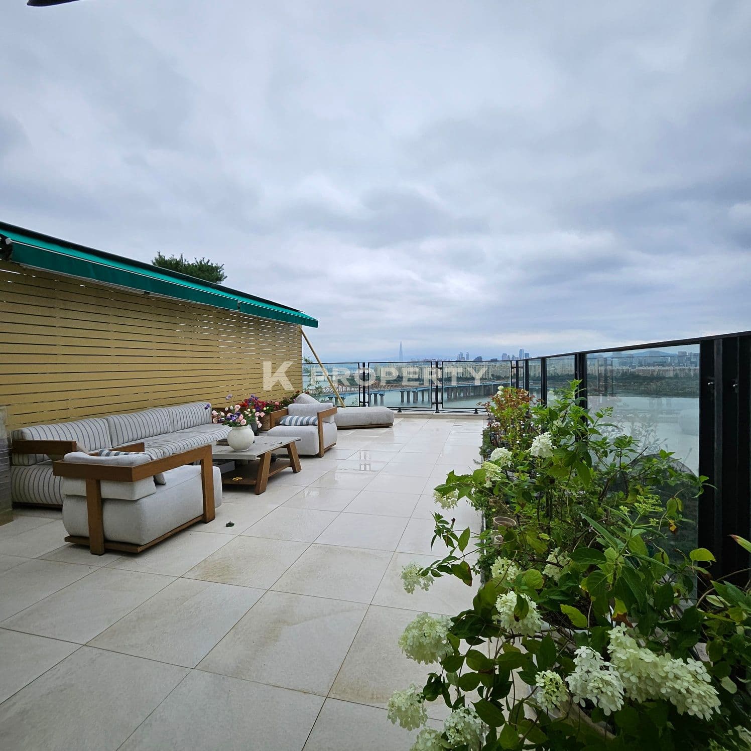 유엔빌리지 내 전층에서 한강뷰 / 수영장 / 엘리베이터 2