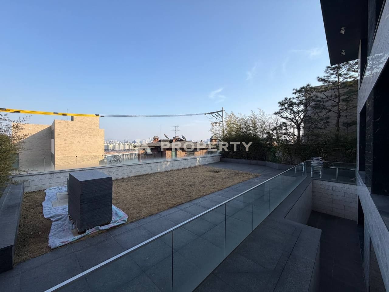 한남동 유엔빌리지 내 단독주택 활용도 좋은 근생건물 정원,테라스 한강뷰까지 2