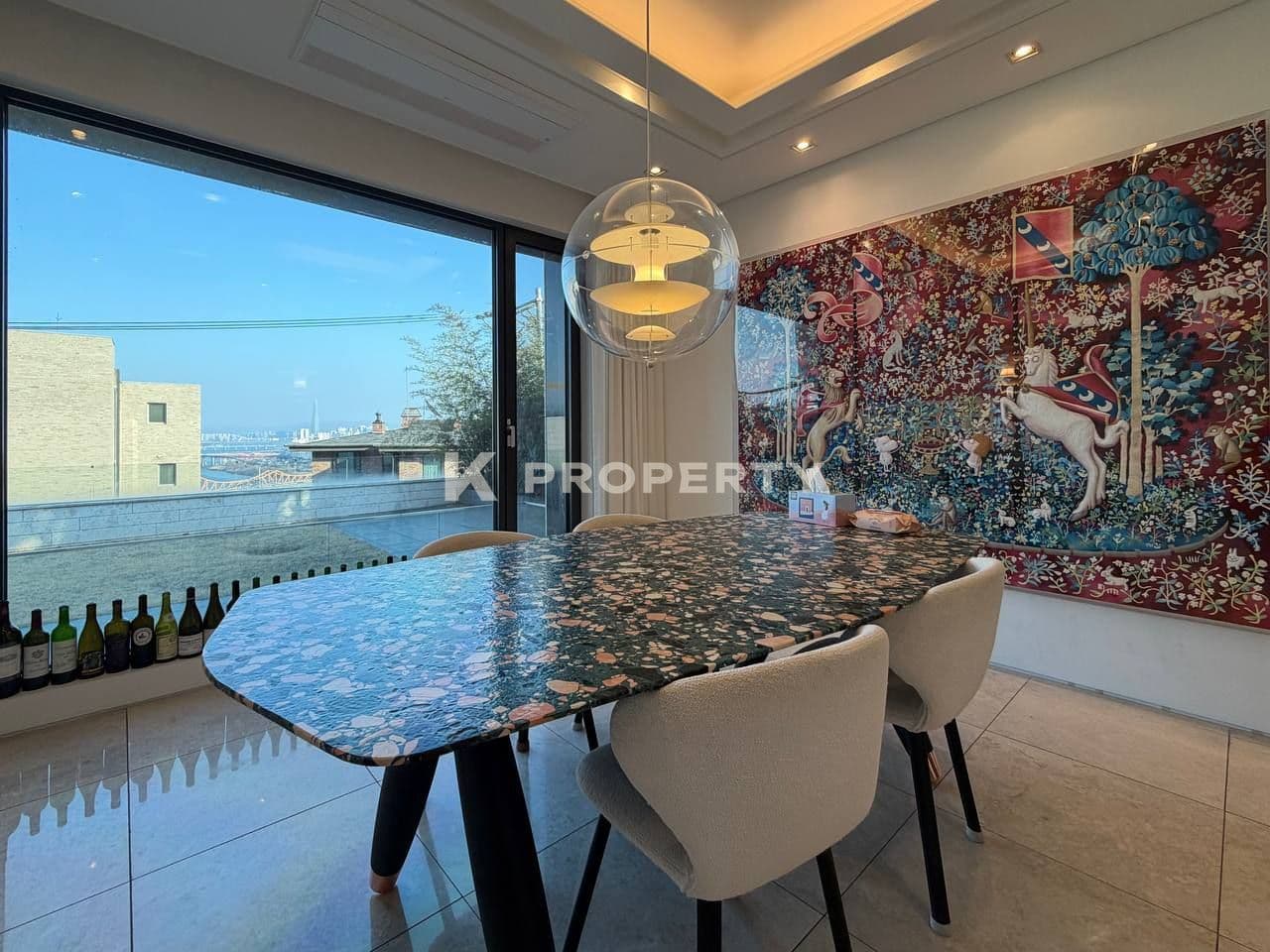 한남동 유엔빌리지 내 단독주택 활용도 좋은 근생건물 정원,테라스 한강뷰까지