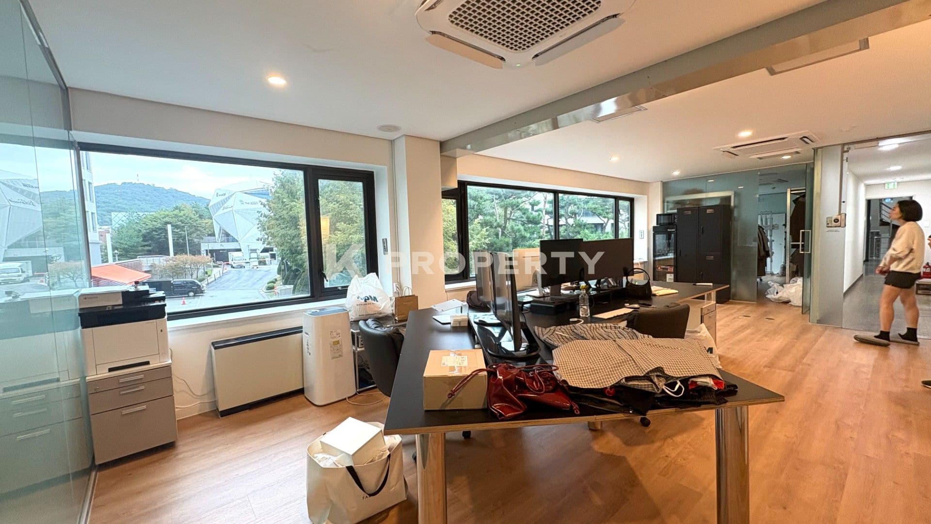 탁트인전망, 모던한 인테리어 사무실 2