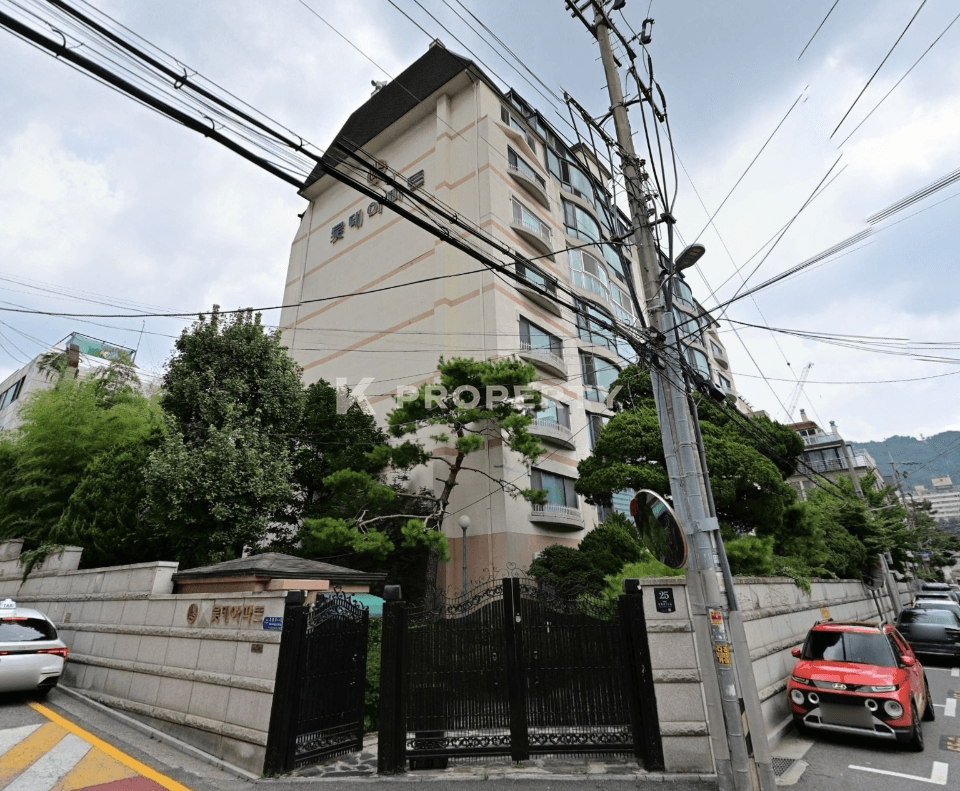 방배역 도보 3분거리 초역세권 위치 반듯한 구조 50평형 대형평수 매매 2